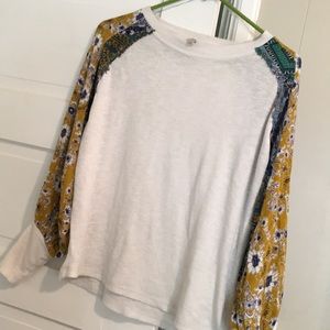 Umgee floral sleeve top L